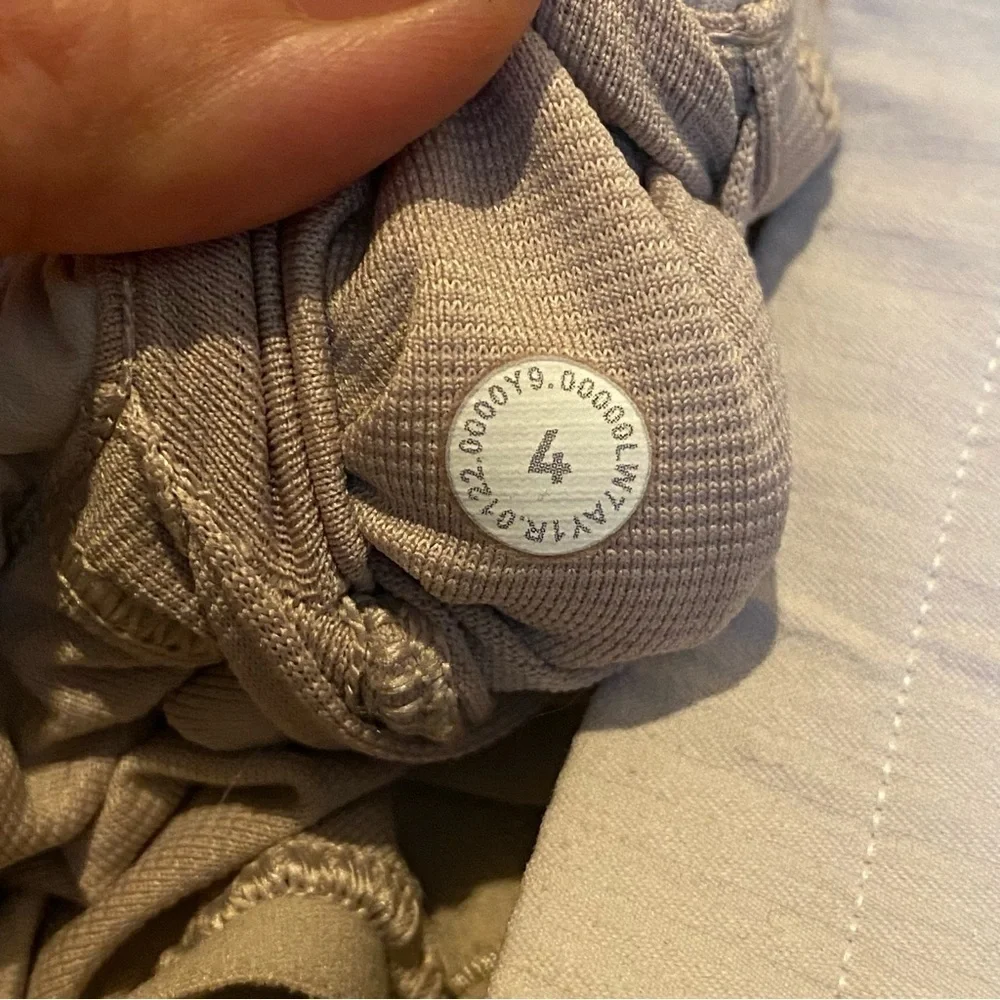 LULULEMON Light Cream Lined Mesh Hem Athletic Shorts Size 4